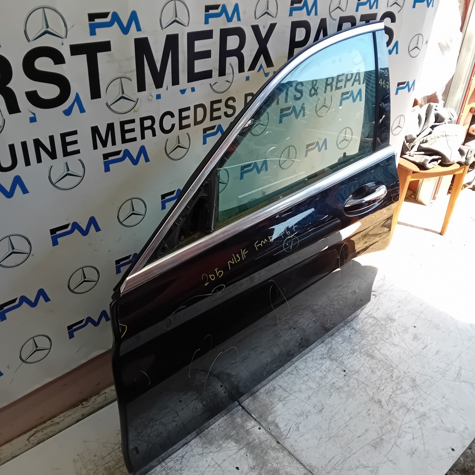MERCEDES C-CLASS W205 PASSENGER FRONT DOOR NSF BLACK 2014 ON COMPLETE FMD467