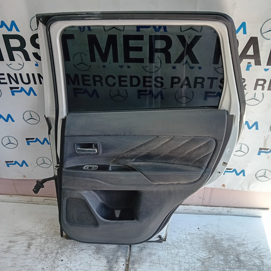 MITSUBISHI OUTLANDER MK3 DRIVER REAR DOOR OSR 2013 WHITE COMPLETE FMD493