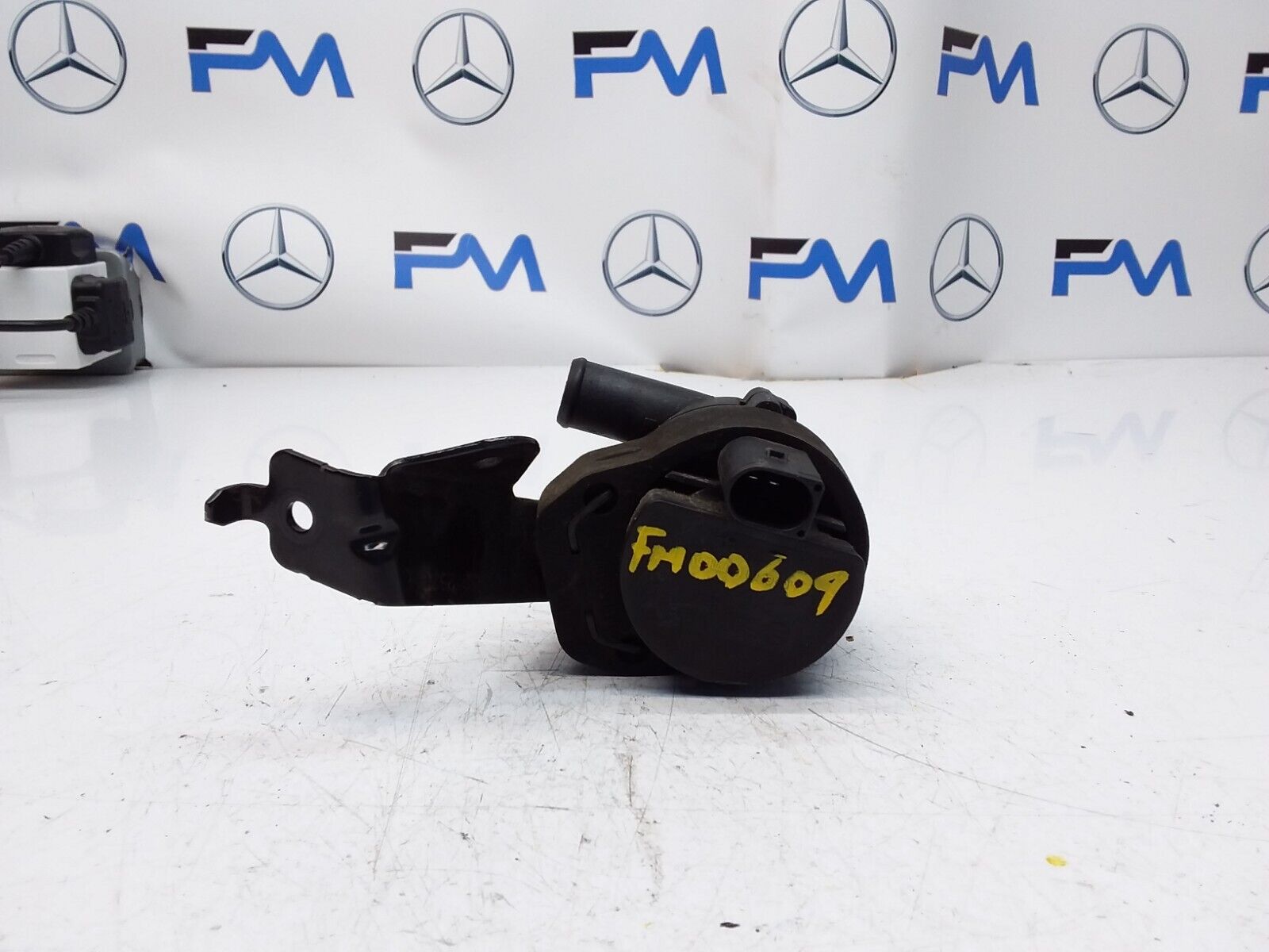 Mercedes E-CLASS W211 ELECTRIC COOLANT WATER PUMP A2118350028 FM00609