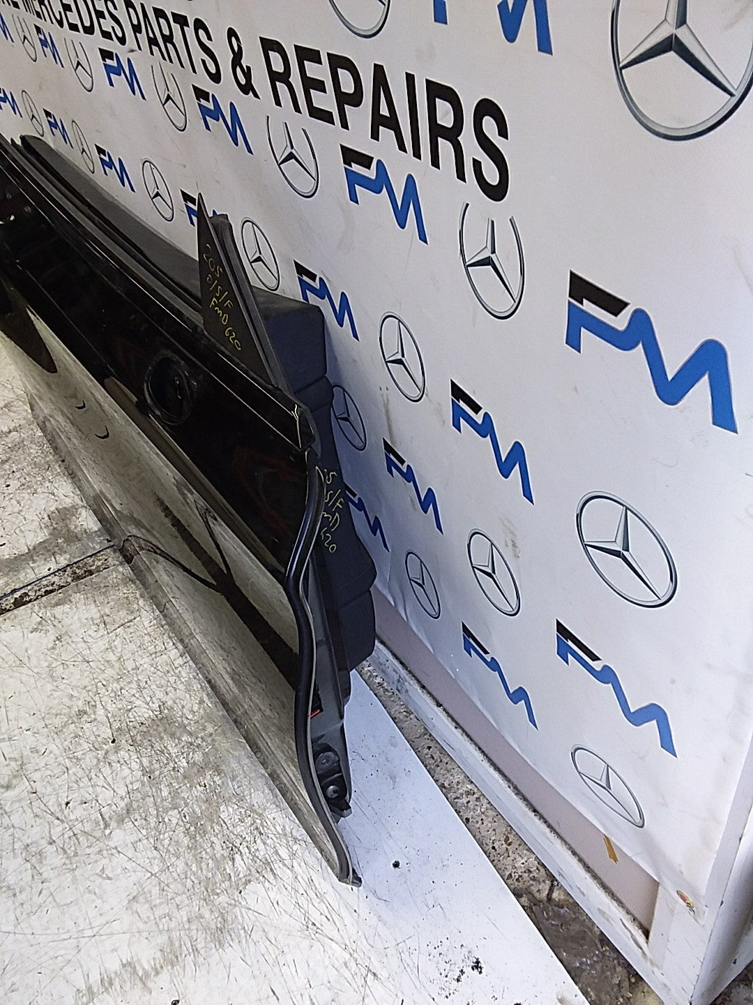 MERCEDES C-CLASS C205  DRIVER FRONT DOOR OSF BLACK 2015 ONWARDS COMPLETE FMD620