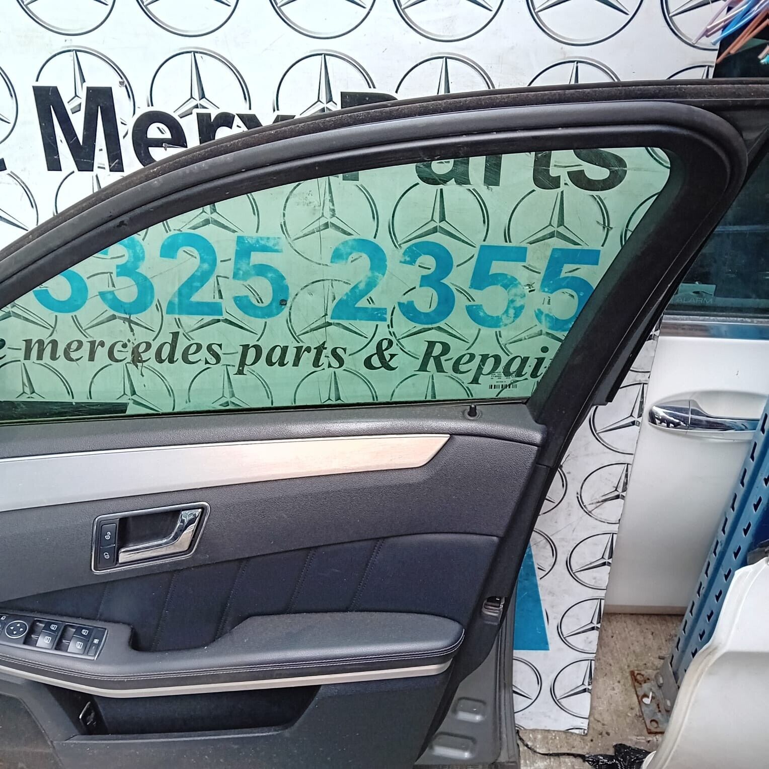 MERCEDES BENZ E-CLASS W212 DRIVER SIDE FRONT DOOR ( OFF SIDE FRONT )