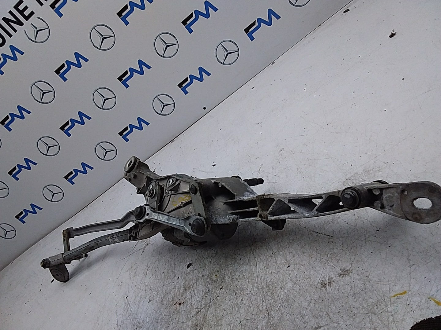 MERCEDES C-CLS W204 WIND SCREEN WIPER LINKAGE AND MOTOR A2048201140 FMR299