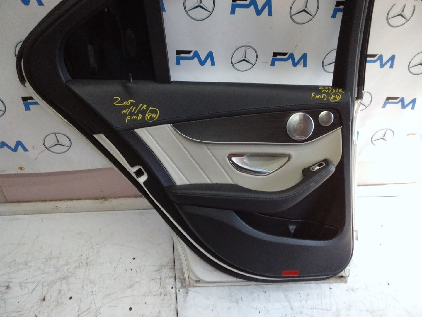 MERCEDES BENZ C-CLASS W205 PASSENGER SIDE REAR DOOR N/S/R COMPLETE WHITE FMD84