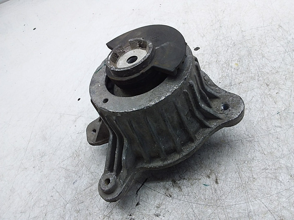 MERCEDES BENZ  E-CLASS  W213  ENGINE MOUNT LEFT NS A2132400500 FMR355