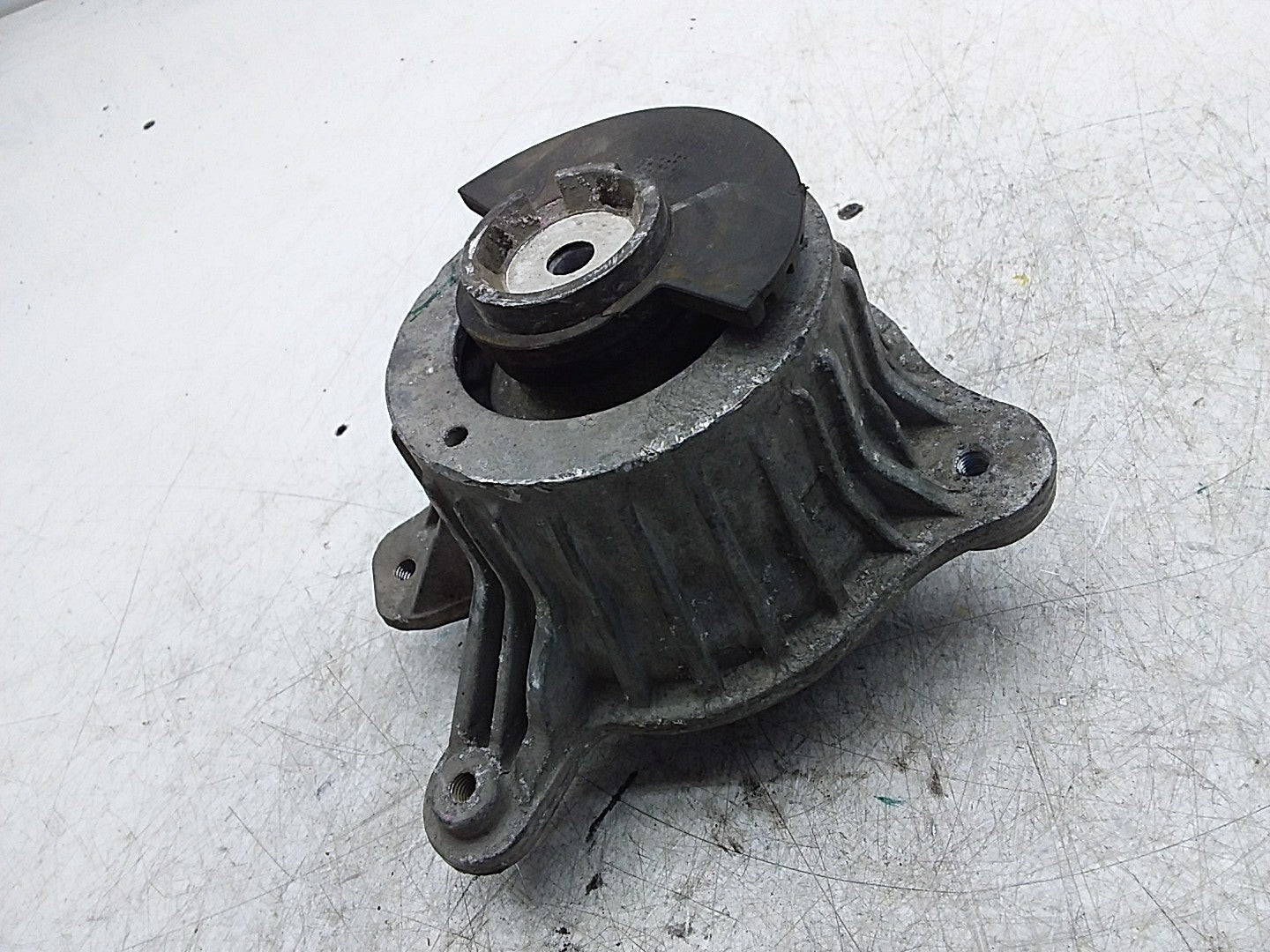 MERCEDES BENZ  E-CLASS  W213  ENGINE MOUNT LEFT NS A2132400500 FMR355