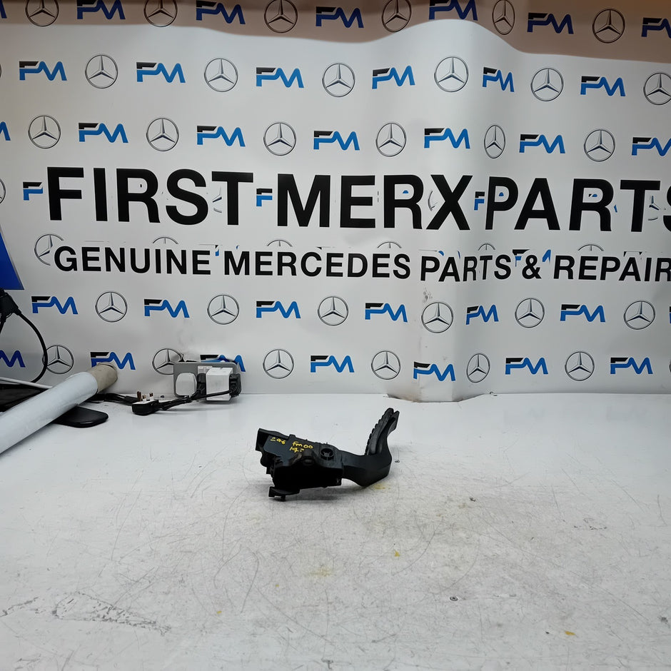 MERCEDES BENZ  B-CLASS W246 THROTTLE ACCELERATOR A2463001904 2015  FM001478