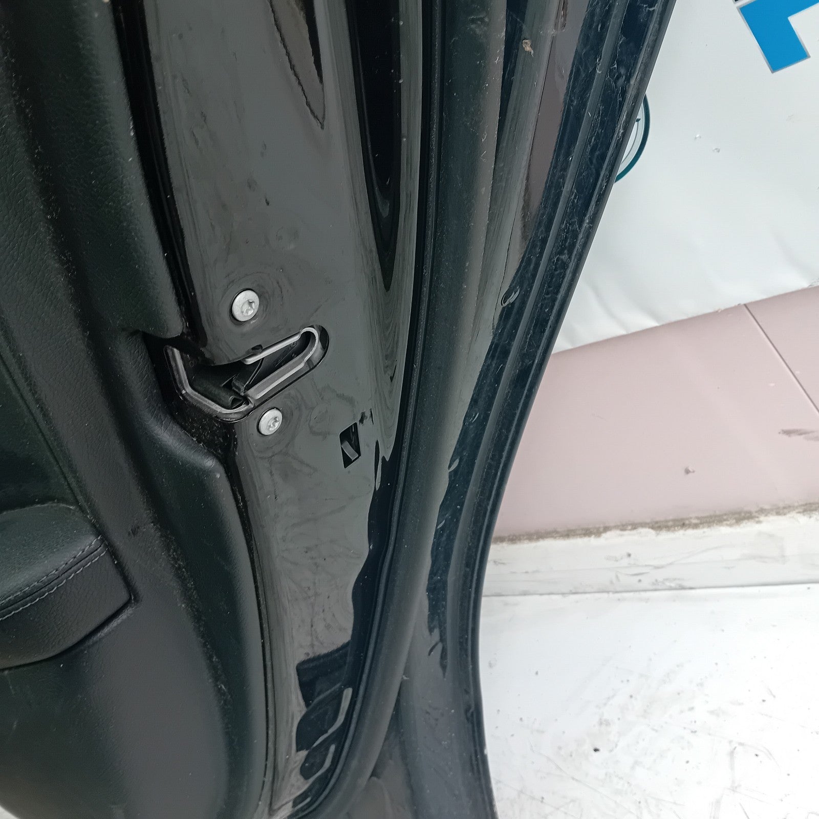 MERCEDES BENZ C-CLASS W205 DRIVER SIDE REAR DOOR O/S/R BLACK  COMPLETE FMD147