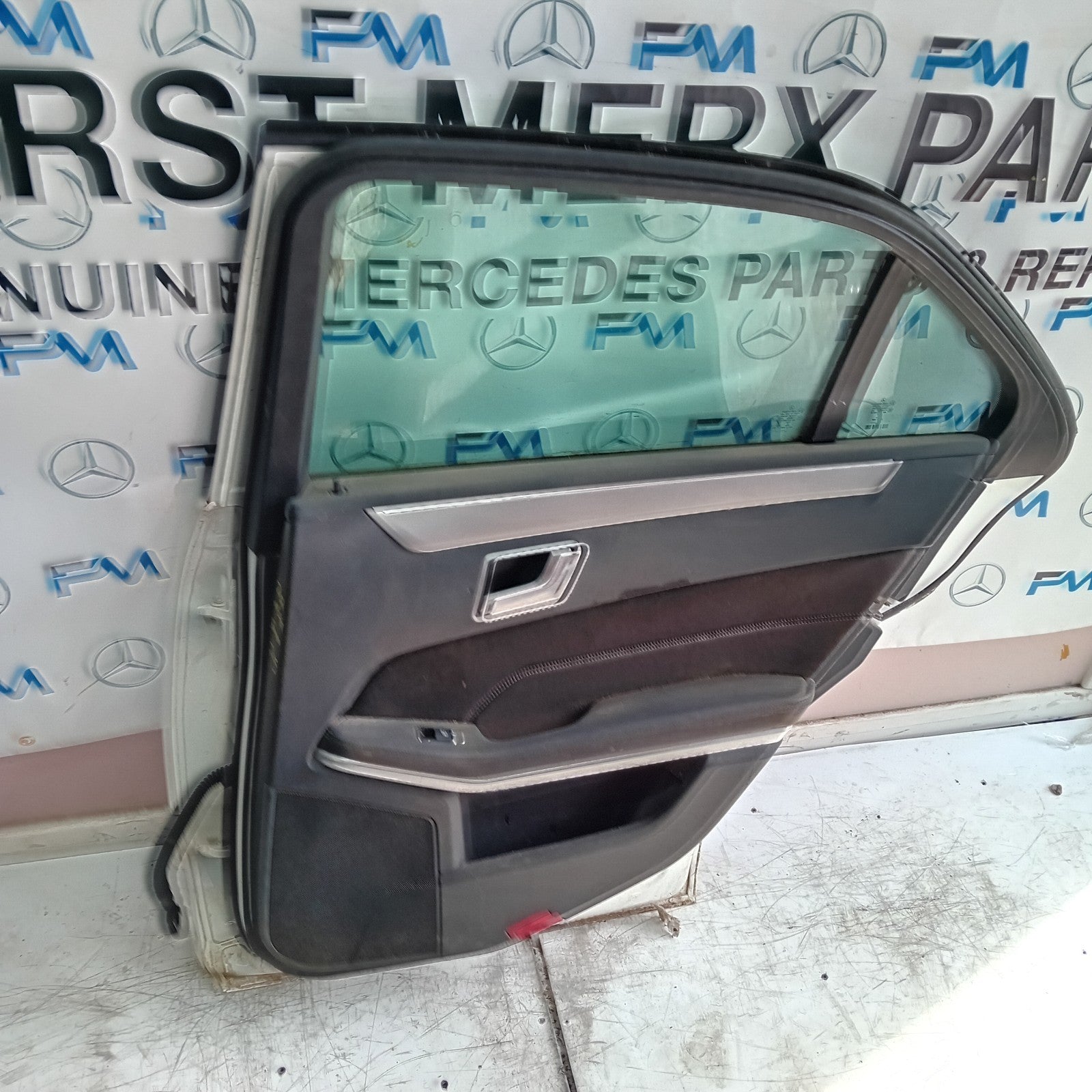 MERCEDES BENZ E-CLASS W212 DRIVER REAR DOOR OSR WHITE 2009-16 COMPLETE FMD215