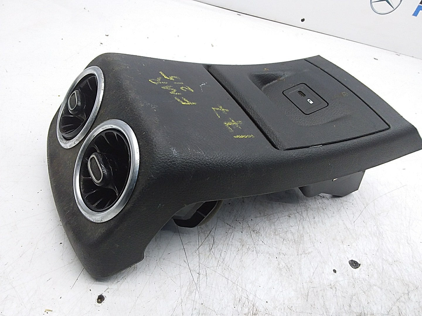 MERCEDES BENZ  A-CLASS W177 REAR CENTRE AIR VENTS  A1778309200 FMR215