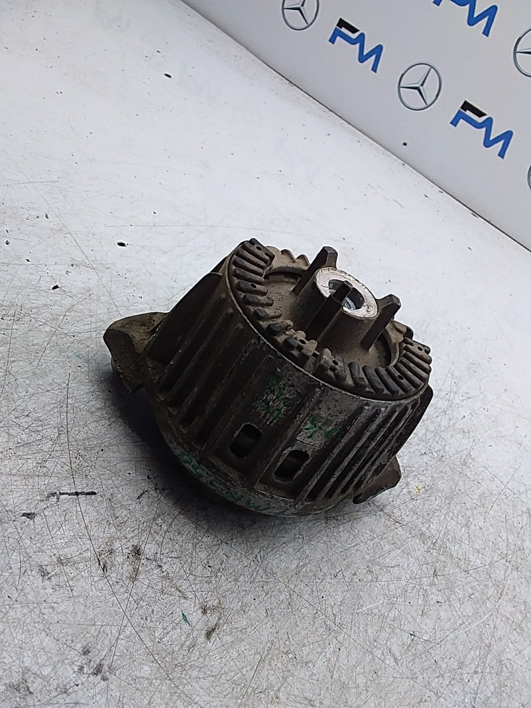 MERCEDES BENZ  E-CLASS  W212  ENGINE MOUNT RIGHT OS A2122406417 FMR356