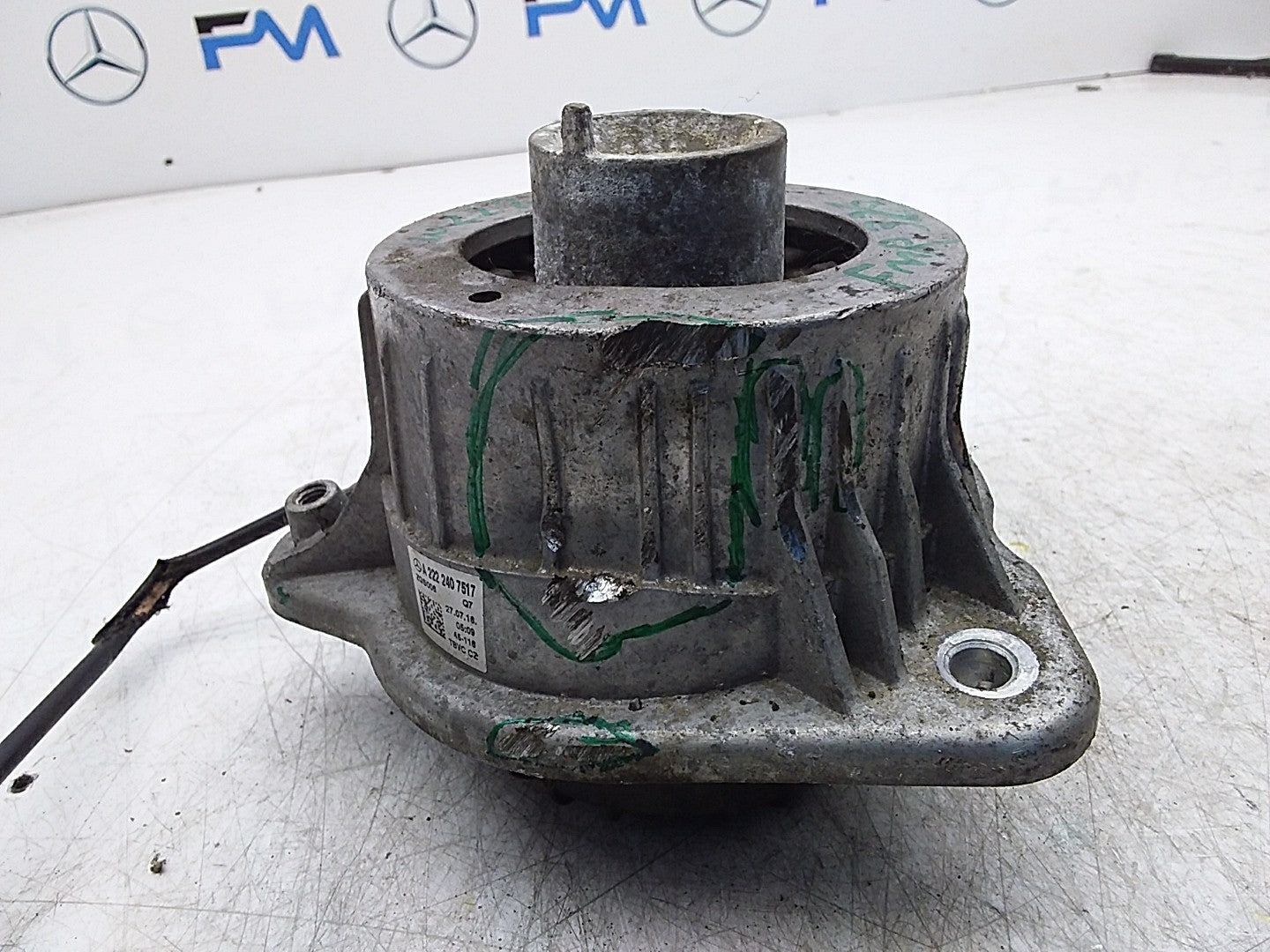 MERCEDES BENZ  S-CLASS W222  ENGINE MOUNT LEFT NS A2222407517 FMR326 (DAMAGED)
