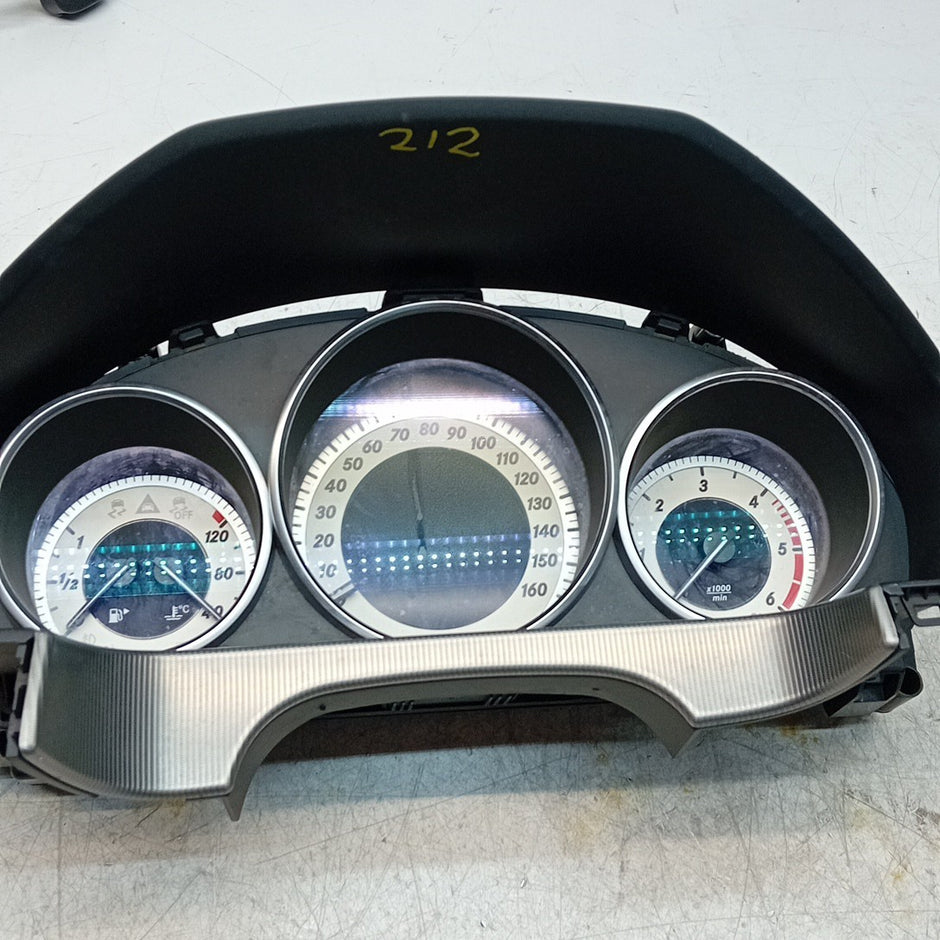 MERCEDES E-CLASS W212 SPEEDOMETER INSTRUMENT CLUSTER BLACK A2129001025 FM001557