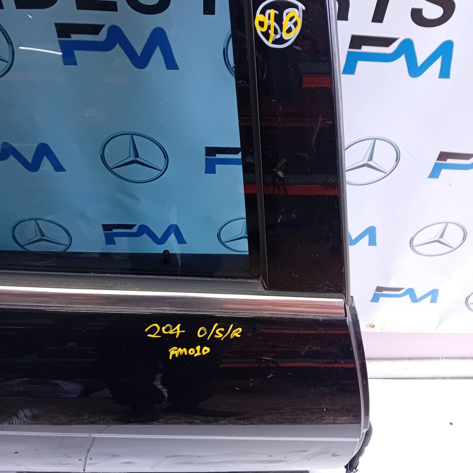 MERCEDES BENZ C-CLASS W204 DRIVER SIDE REAR DOOR ( OFF SIDE REAR ) FM010