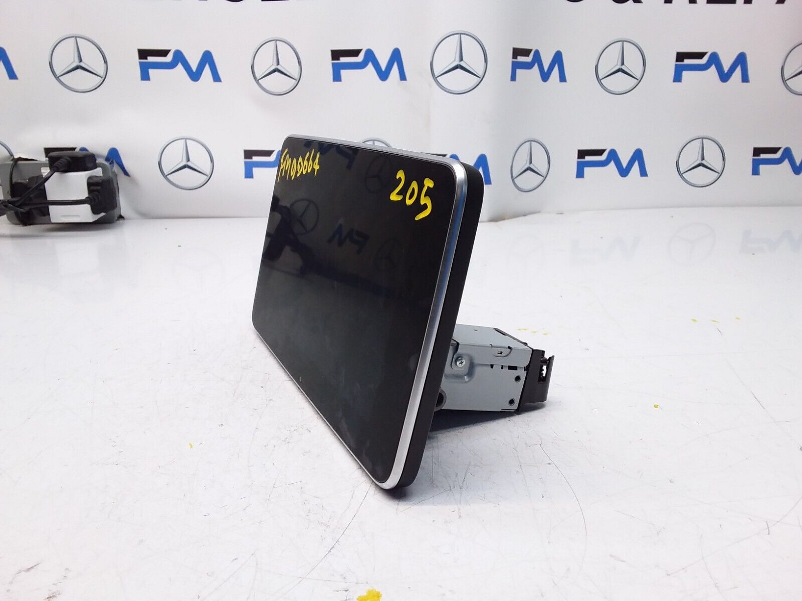 MERCEDES C-CLASS W205 2015 SAT NAV MULTIMEDIA SCREEN A2059002211 FM00664