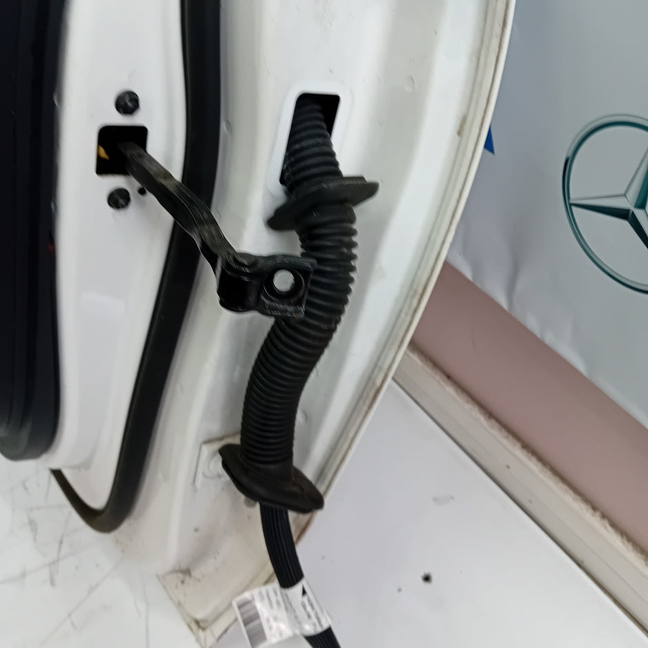 MERCEDES C-CLASS W177 PASSENGER SIDE FRONT DOOR N/S/F COMPLETE WHITE FMD37