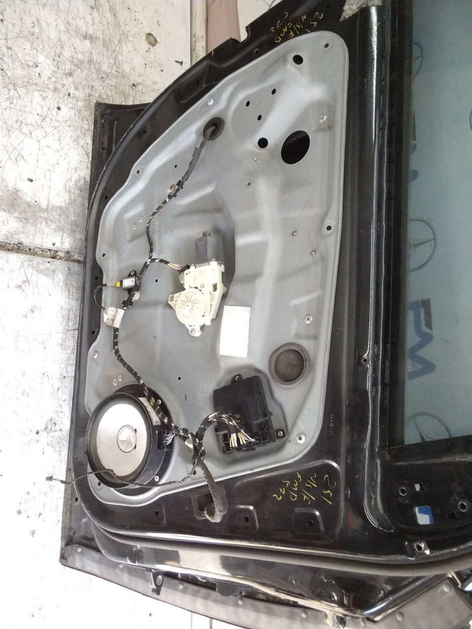 MERCEDES R-CLASS W251  PASSENGER FRONT DOOR NSF BLACK 2006-13  FMD572