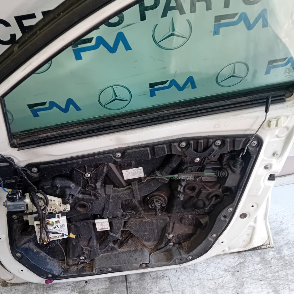 MERCEDES BENZ C-CLASS W205 DRIVER FRONT DOOR OSF 2014 WHITE  FMD507