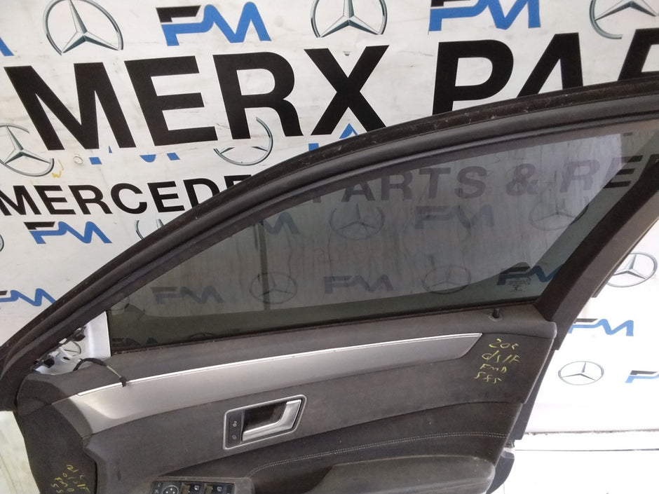 MERCEDES BENZ   E-CLASS W212  DRIVER FRONT DOOR OSF WHITE 2009-16  FMD585