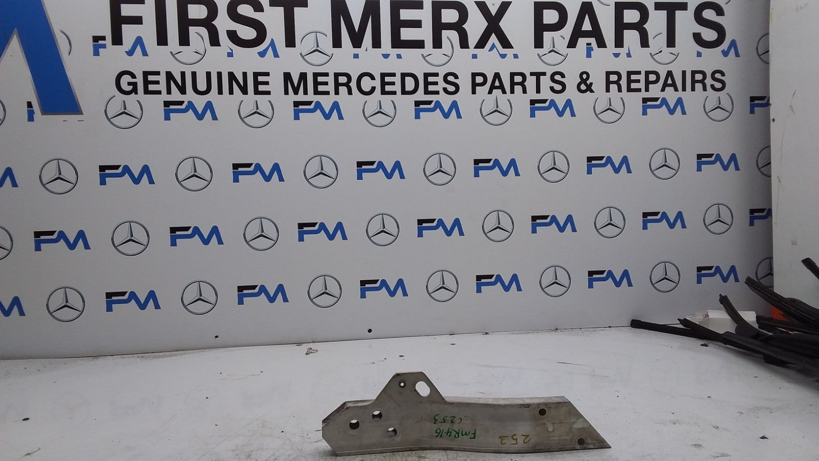 MERCEDES BENZ GLC X253 RADIATOR SUPPORT BRACKET RIGHT FMR416