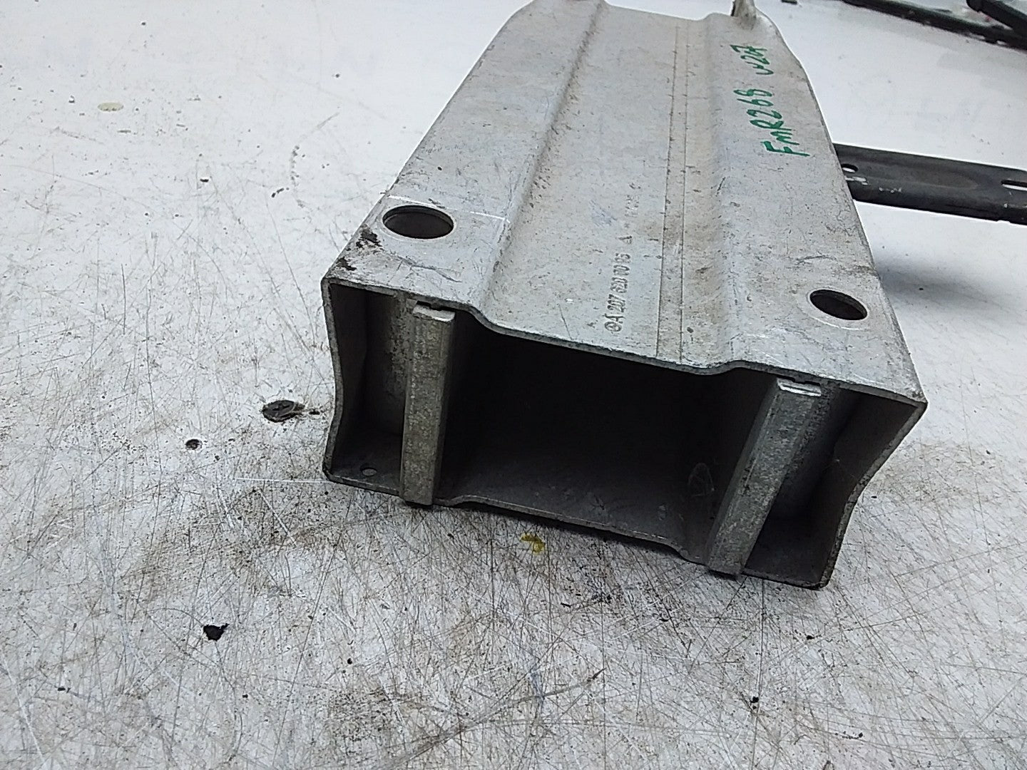 MERCEDES E-CLASS W207 ABSORBER BAR REINFORCEMENT RIGHT SIDE A2076200095 FMR268