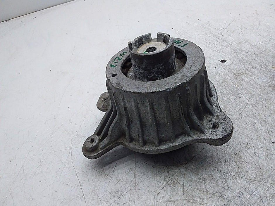 MERCEDES BENZ  E-CLASS W213  ENGINE MOUNT LEFT NS A2132400500 FMR324