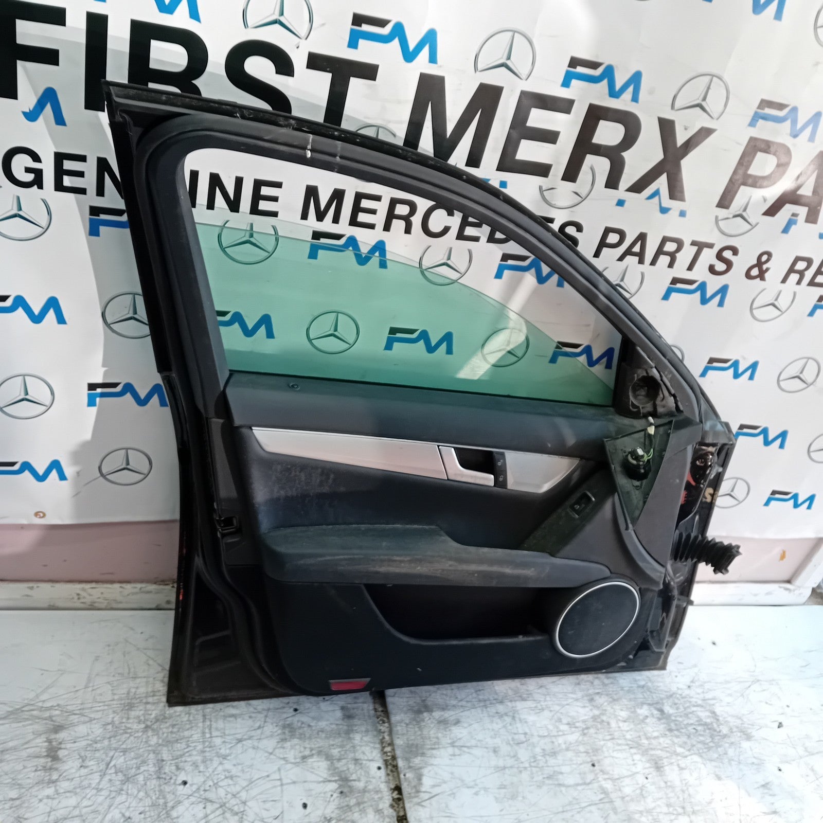 MERCEDES C-CLASS W204 SLN PASSENGER FRONT DOOR NSF 2008-14 BLACK COMPLETE FMD360