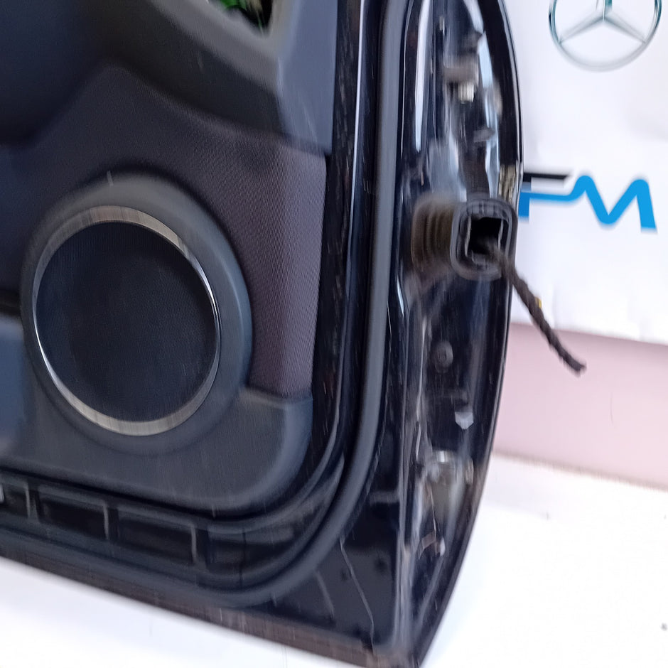 MERCEDES BENZ B-CLASS W245 PASSENGER SIDE FRONT DOOR ( NEAR SIDE FRONT ) FM012