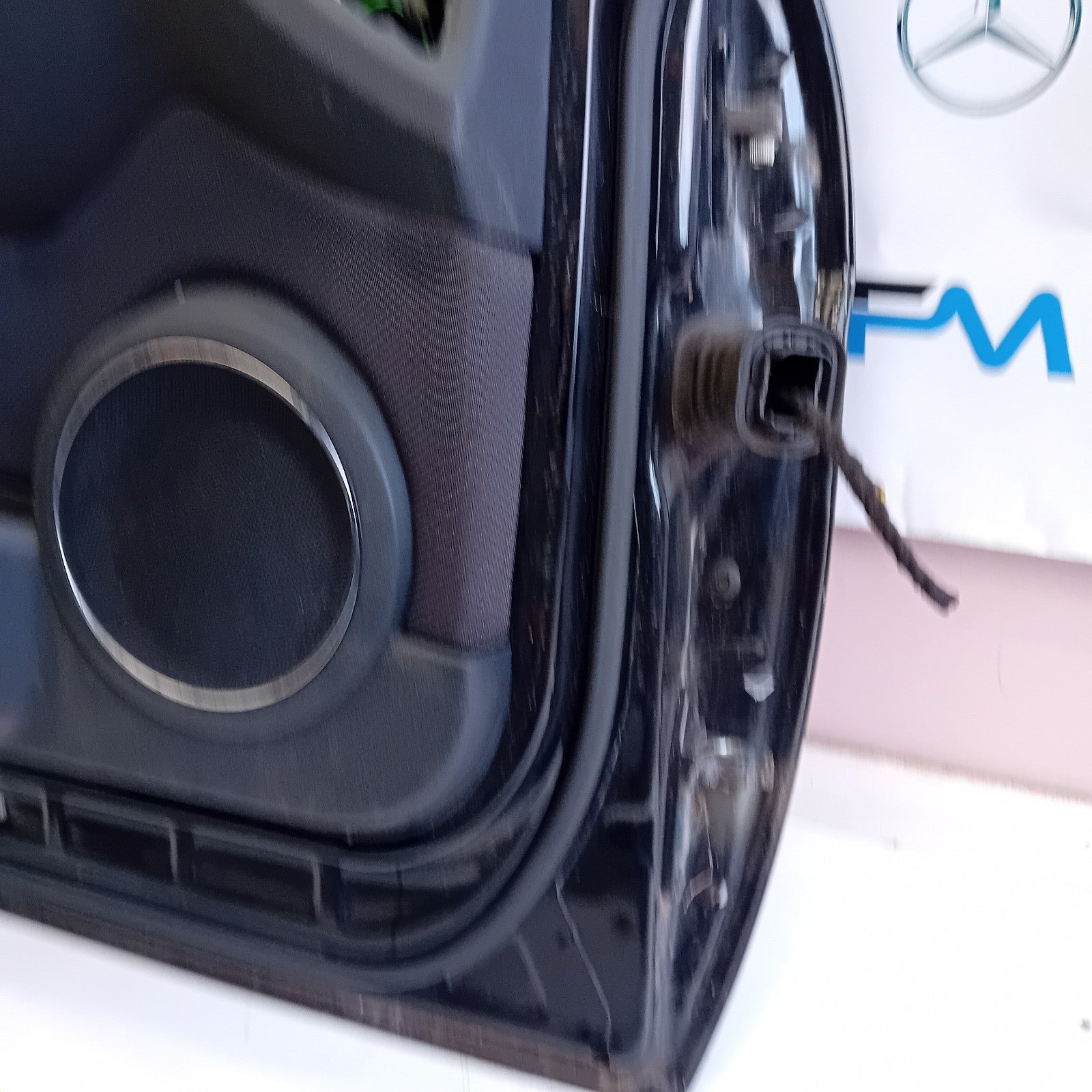 MERCEDES BENZ B-CLASS W245 PASSENGER SIDE FRONT DOOR ( NEAR SIDE FRONT ) FM012