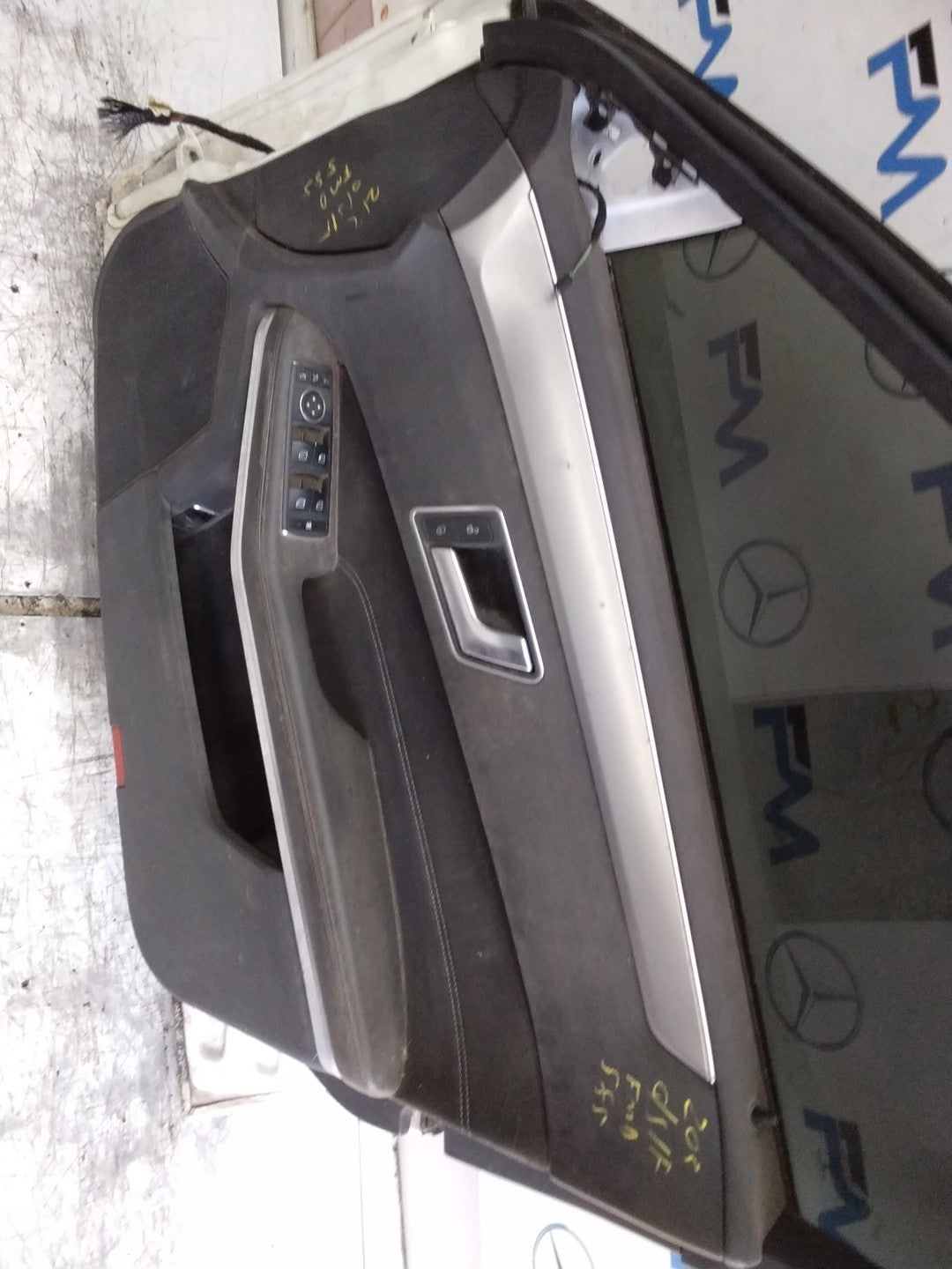 MERCEDES BENZ   E-CLASS W212  DRIVER FRONT DOOR OSF WHITE 2009-16  FMD585