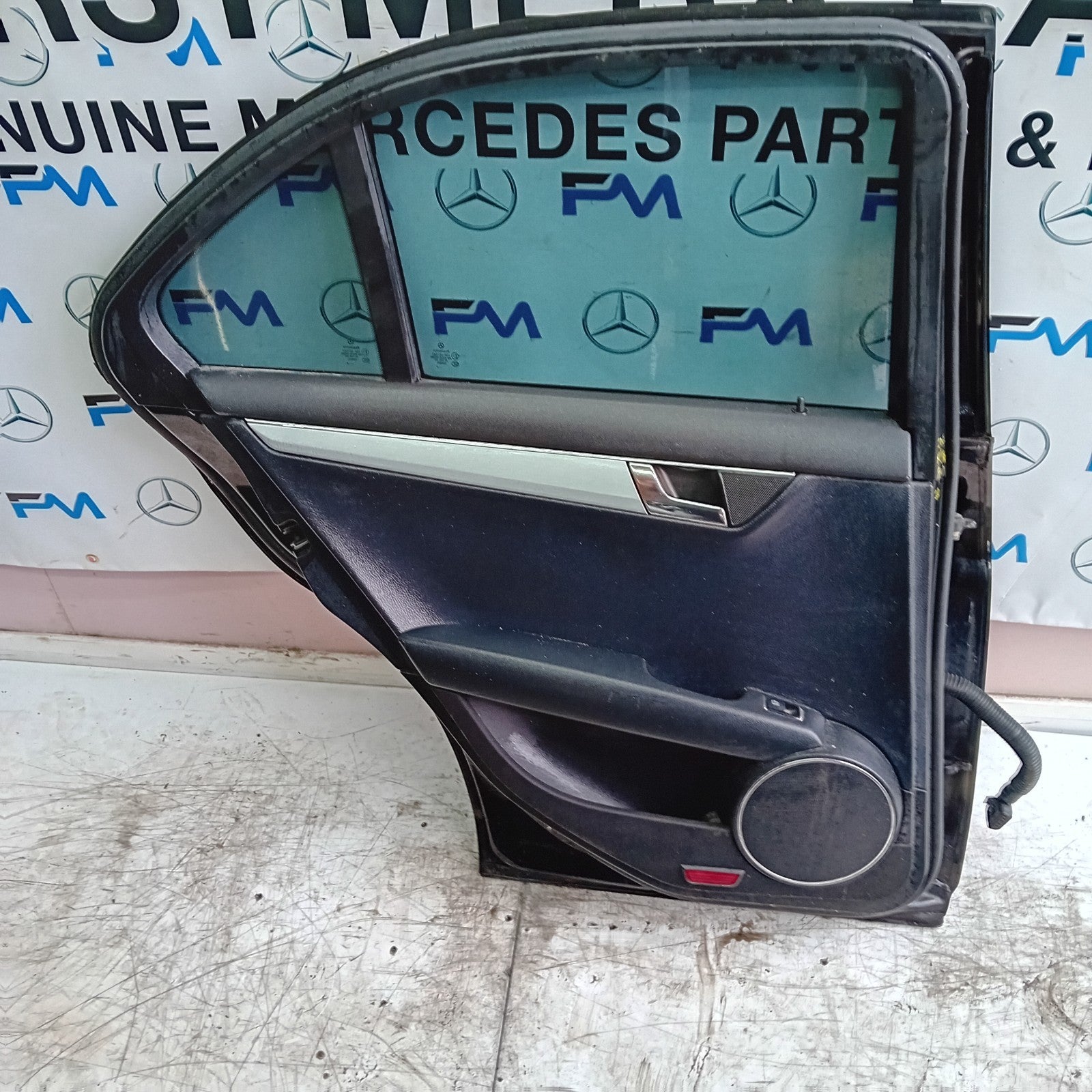 MERCEDES C-CLASS W204 SLN PASSENGER REAR DOOR NSR BLACK 2008-14 COMPLETE FMD249