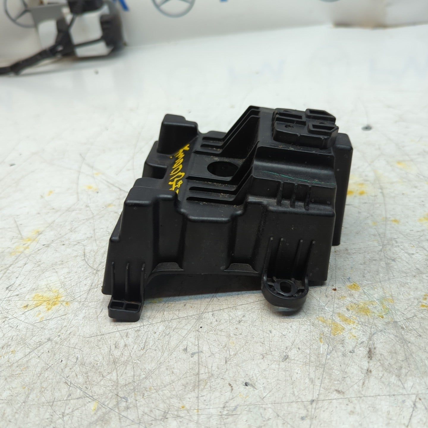 MERCEDES ACLASS W177 CENTRE CONSOLE GEAR SHIFT KNOB BRACKET A1776831400 FM001375