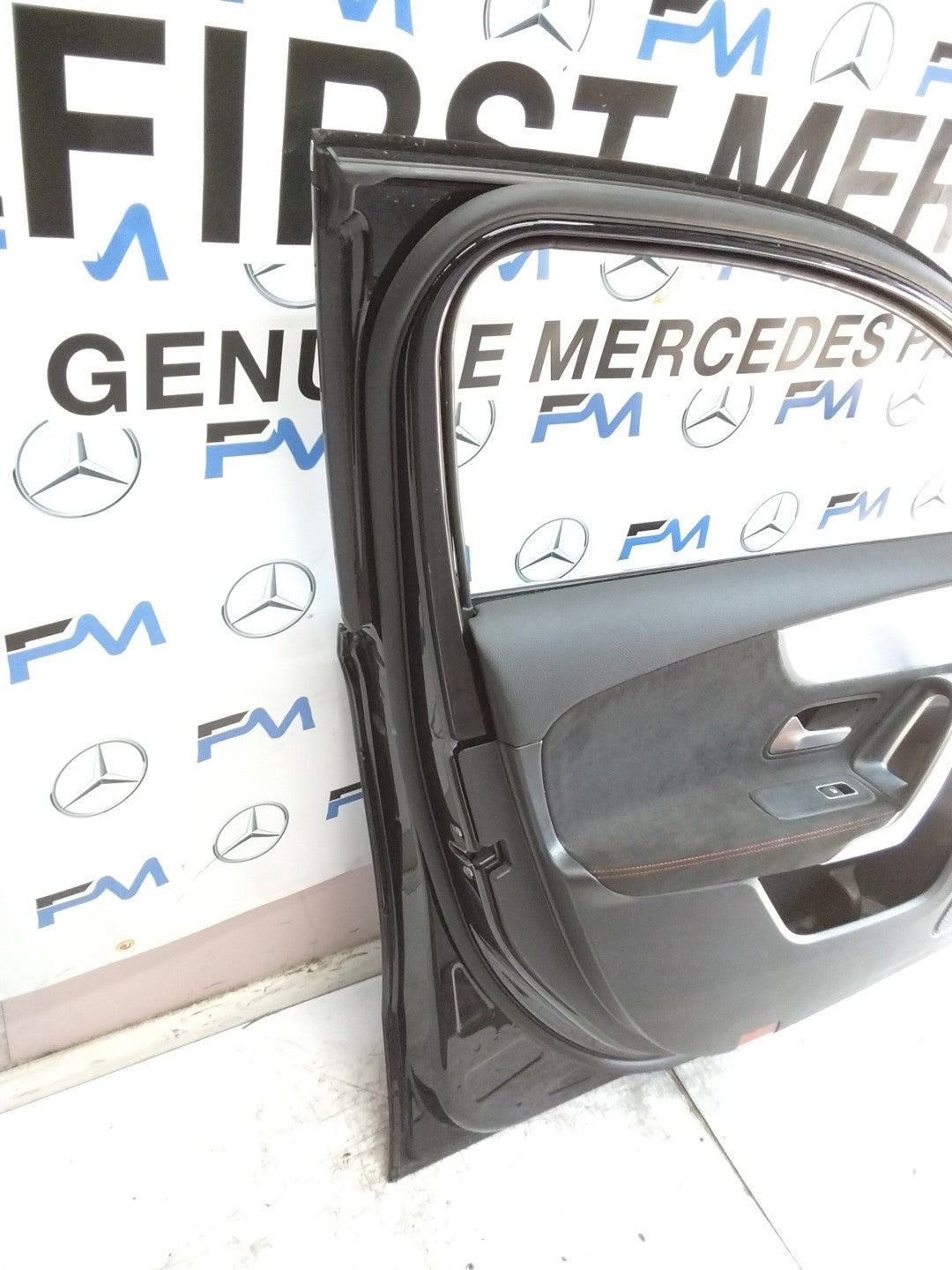 MERCEDES A-CLASS W177 SLN PASSENGER FRON DOOR NSF BLACK 2018 ON COMPLETE FMD320