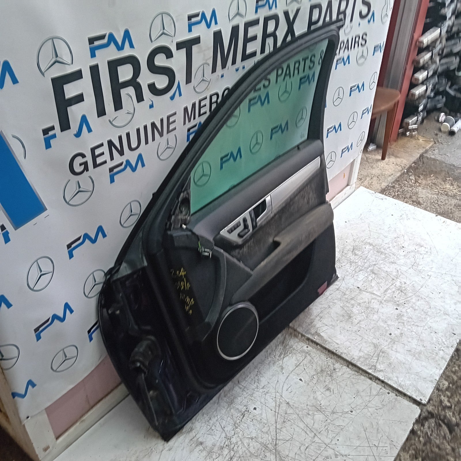 MERCEDES BENZ C-CLASS W204 DRIVER SIDE FRONT DOOR O/S/F BLUE COMPLETE FMD140
