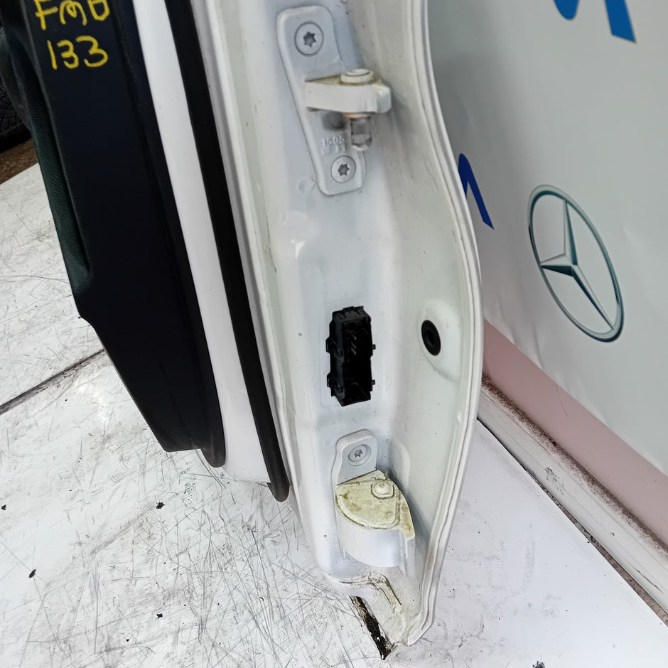 MERCEDES BENZ C-CLASS W205 PASSENGER SIDE FRONT DOOR N/S/F  WHITE FMD133