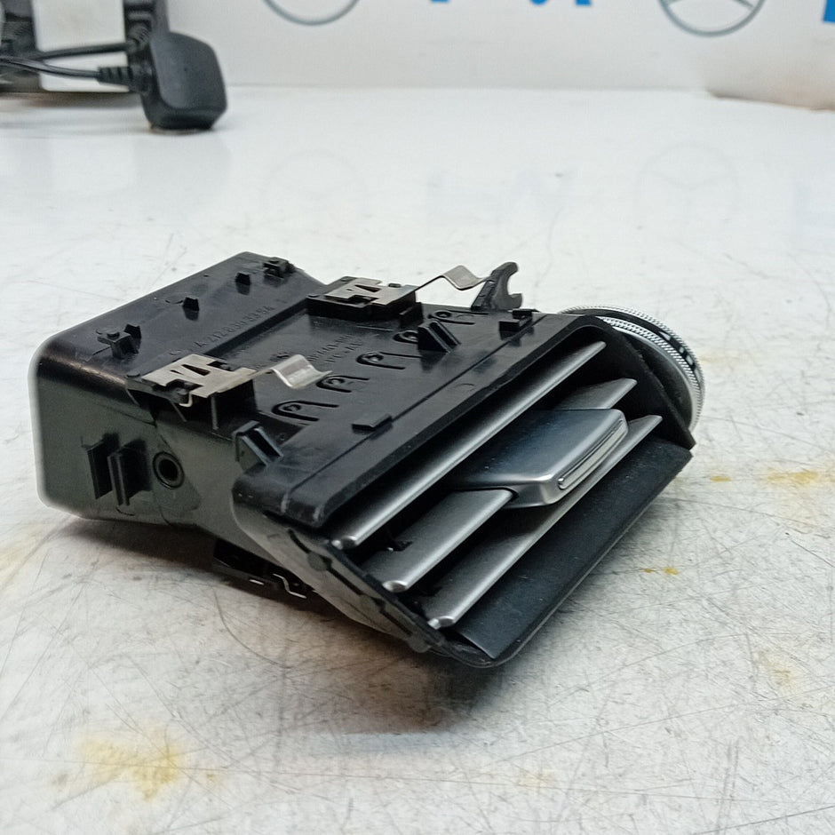 MERCEDES E-CLASS W212 DASHBOARD TRIM WITH AIR VENT 2016 ON A21268303354 FM001543
