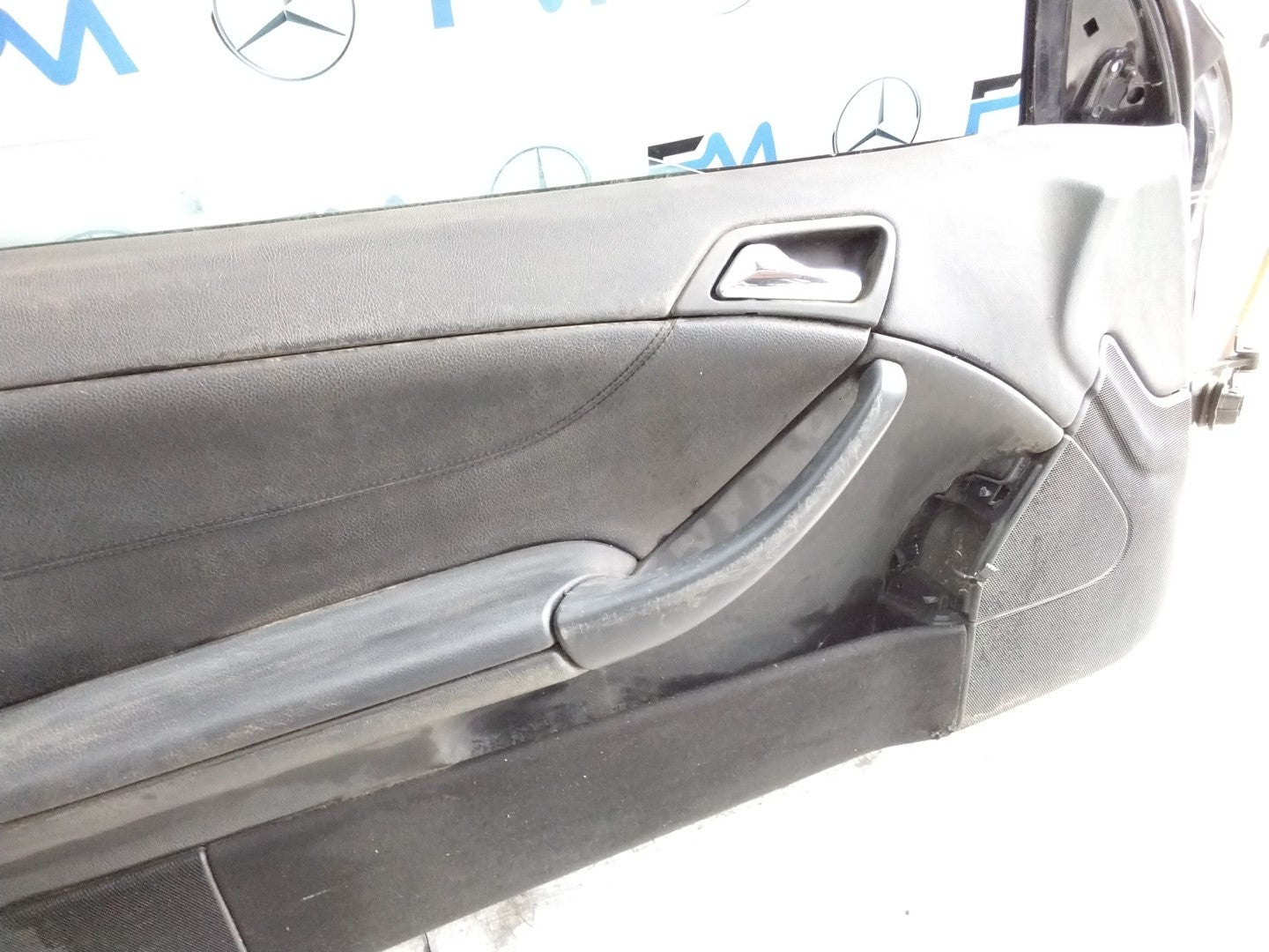 MERCEDES C-CLASS W203  PASSENGER FRONT DOOR NSF BLACK 2001-2004 COMPLETE FMD306