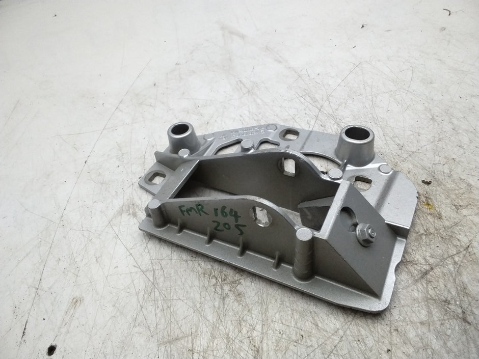 MERCEDES BENZ  C-CLASS W205 TAILGATE TRUNK BOOT LEFT HINGE A2057501528 FMR164