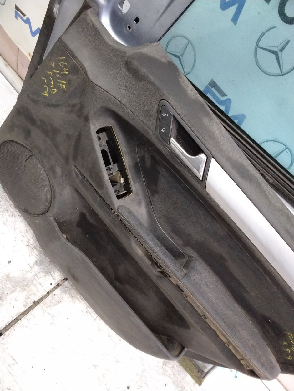MERCEDES M-CLASS W164  DRIVER FRONT DOOR OSF  2005-2011 SILVER  FMD559