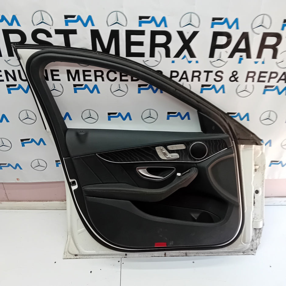 MERCEDES BENZ C-CLASS  W205 PASSENGER SIDE FRONT DOOR ( NEAR SIDE FRONT ) FM04