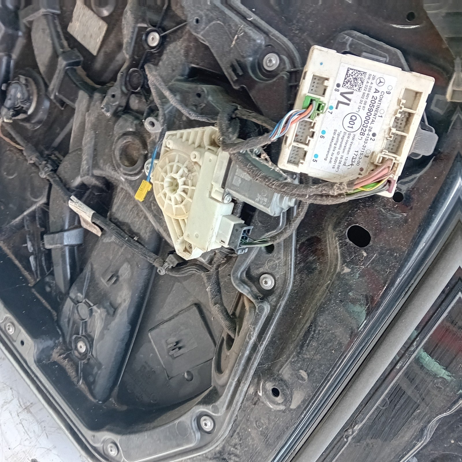 MERCEDES BENZ C-CLASS W205 PASSENGER SIDE FRONT DOOR N/S/F BLACK FMD116