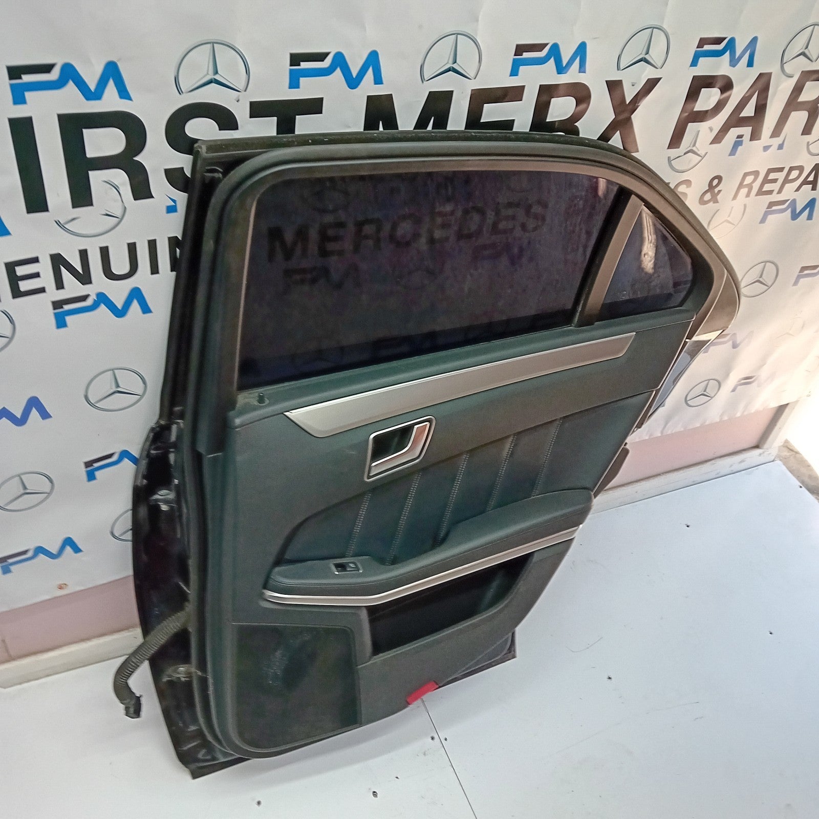 MERCEDES BENZ E-CLASS  W212 DRIVER SIDE REAR DOOR ( OFF SIDE REAR ) FM03