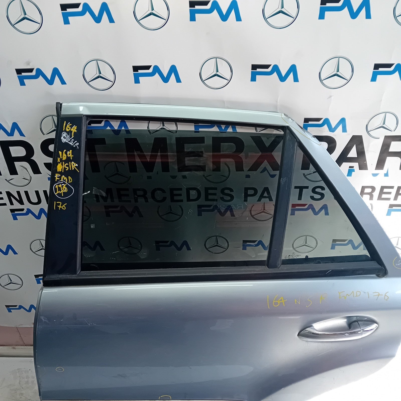 MERCEDES GL SUV W164 PASSENGER SIDE REAR DOOR NSR GREY 2007-2012 COMPLETE FMD176