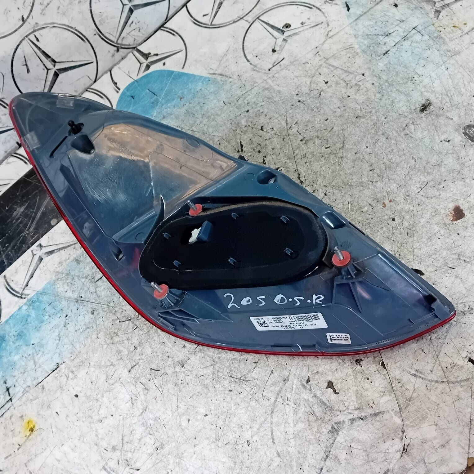 MERCEDES BENZ C-CLASS W205 SALOON REAR DRIVER SIDE ( OFF SIDE ) TAIL LIGHT