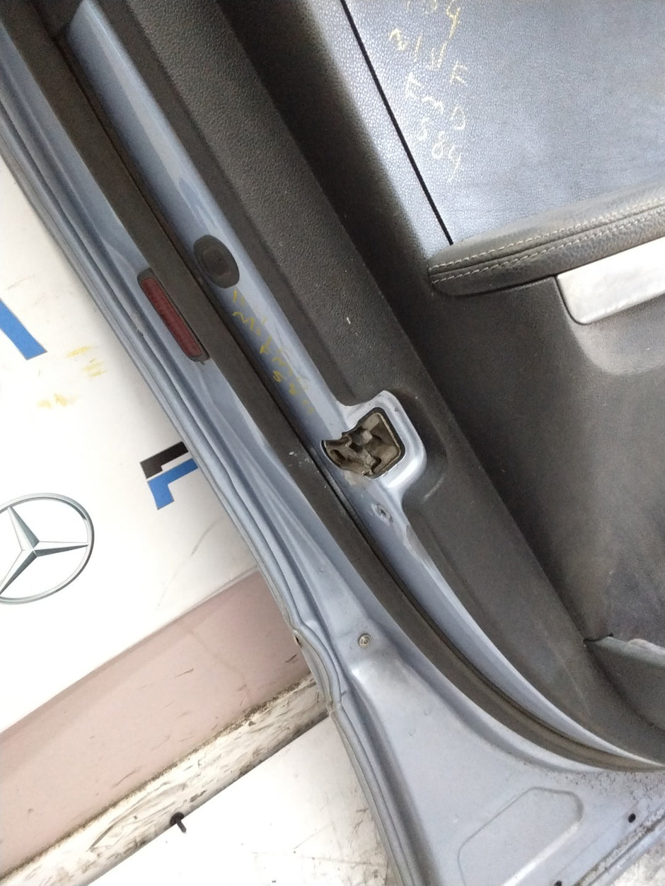 MERCEDES M-CLS W164  PASSENGER FRONT DOOR NSF SILVER 2005- 11 COMPLETE FMD584