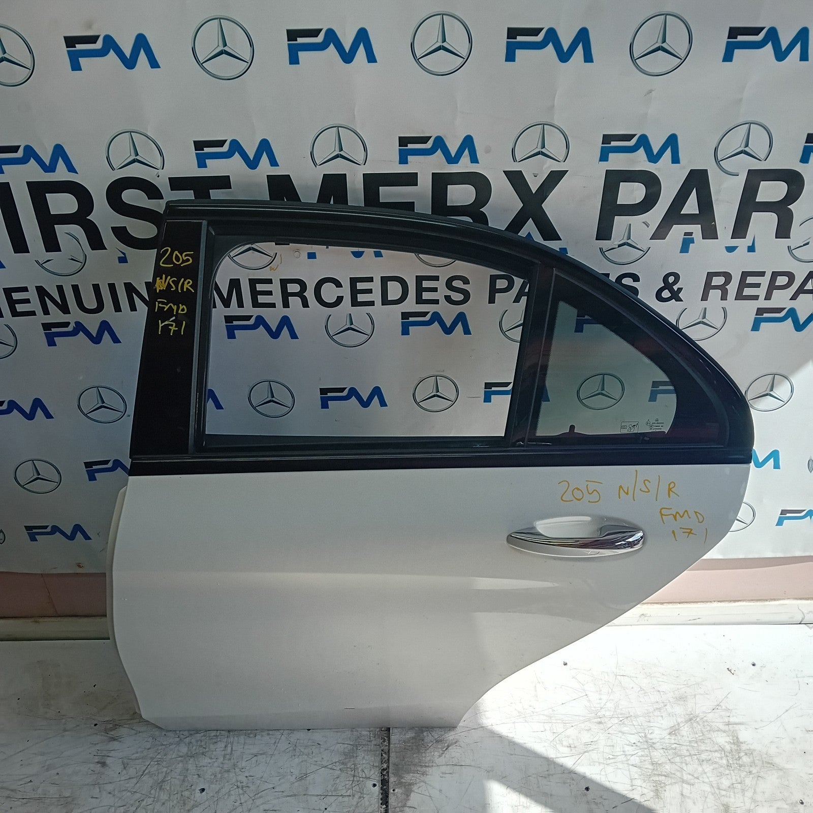 MERCEDES C-CLASS W205 COUP PASSENGER REAR DOOR NSR WHITE 2014 ON COMPLETE FMD171