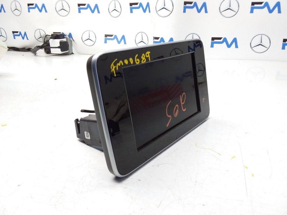 MERCEDES C-CLASS W205 2016 SAT NAV MULTIMEDIA SCREEN A2059004113 FM00689