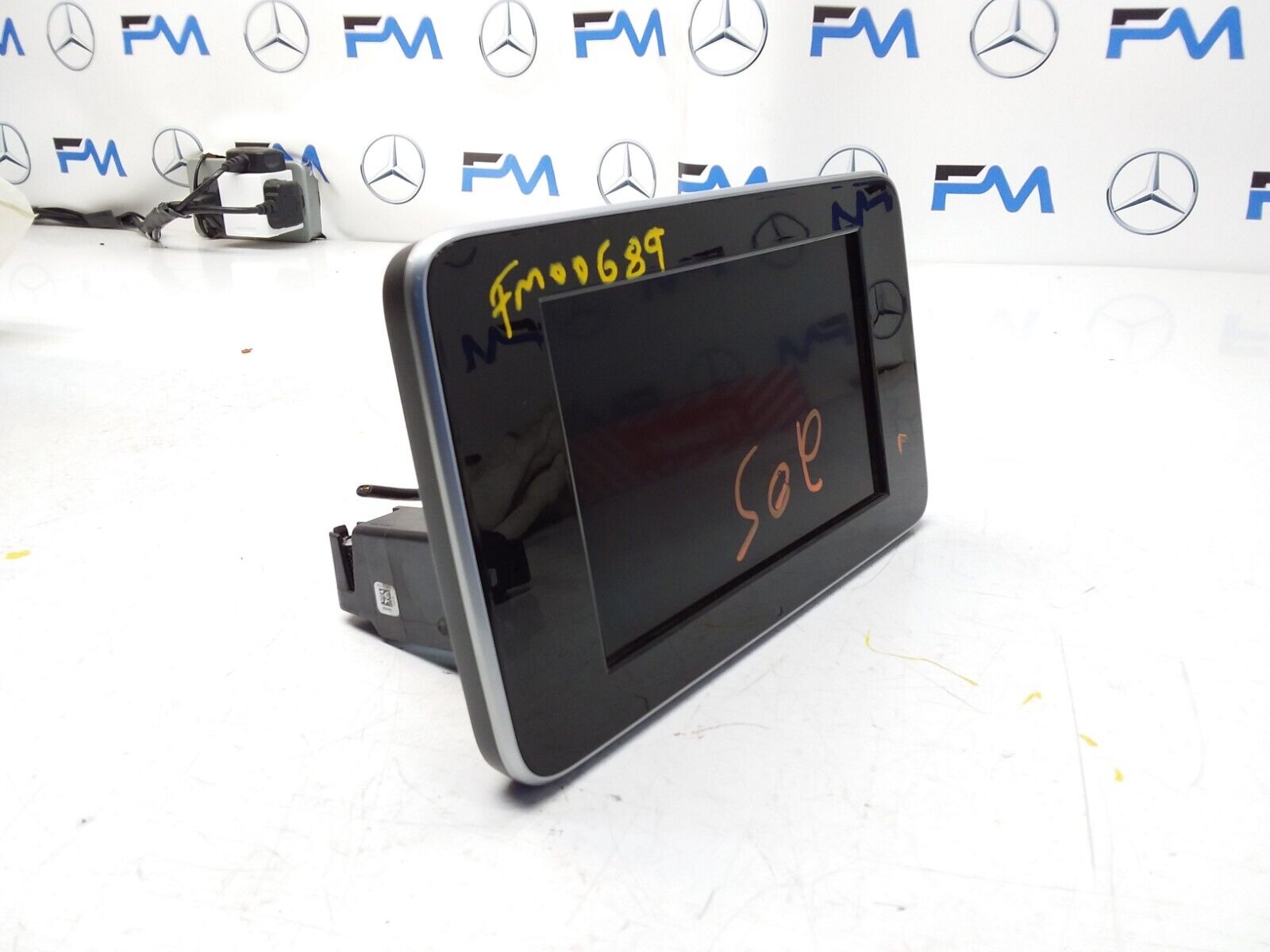 MERCEDES C-CLASS W205 2016 SAT NAV MULTIMEDIA SCREEN A2059004113 FM00689