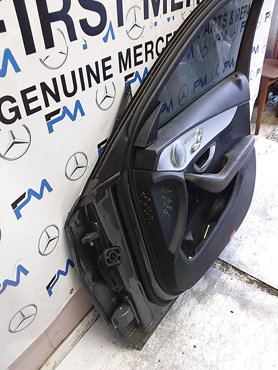 MERCEDES BENZ C-CLASS W205 SLN DRIVER FRONT DOOR OSF GREY 2014-21  FMD621