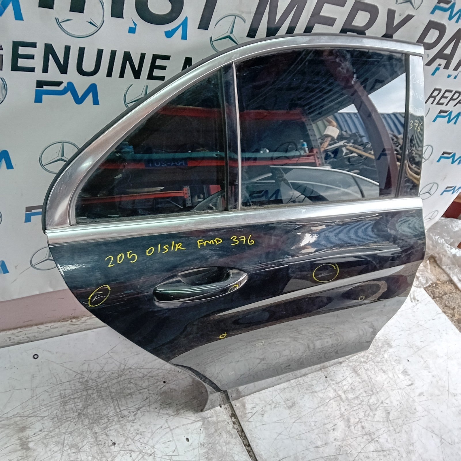 MERCEDES C-CLASS W205 SLN PASSENGER REAR DOOR NSR BLACK 2014 ON COMPLETE FMD376
