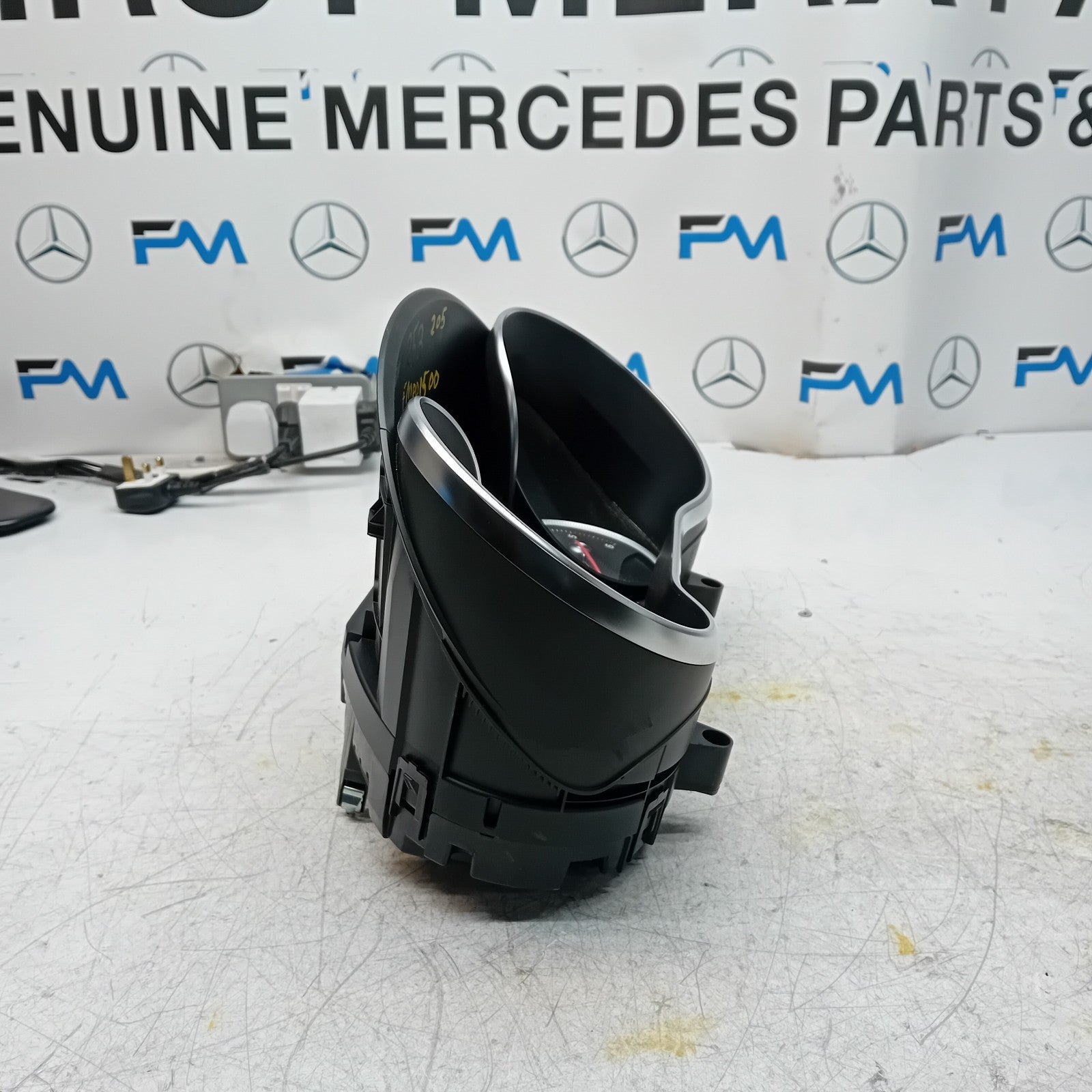 MERCEDES GLC W253  SPEEDOMETER INSTRUMENT CLUSTER BLACK A2059007133 FM001500